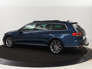 Volkswagen Passat Volkswagen Passat 1.4 TSI PHEV GTE | Panoramadak | Stoelverwarming |  Trekhaak | Side Assist | Camera | Carplay | Adaptive cruise | Park Assist | Matrix LED | Massage - afbeelding nr 2