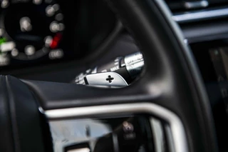 Land Rover Range Rover Velar Land Rover Range Rover Velar 2.0 P400e SE Hybride | Panodak | Massage | Meridian 3D | Trekhaak | 20 inch | - afbeelding nr 46