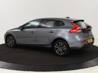 Volvo V40 Volvo V40 2.0 T2 Nordic+ | Stoelverwarming | Harman/Kardon |  LED | Cruise control | Navigatie | Bleutooth | Climate control - afbeelding nr 2