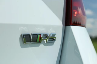 Škoda Octavia Skoda Octavia Combi 2.0 TSI RS / 230PK! / DSG / Pano / Canton / Camera / Trekhaak / 18