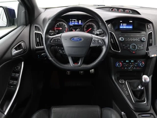 Ford Focus Ford Focus 2.0 ST-3 | Stoel & stuurverwarming |  Recaro sportstoelen | Xenon | Bluetooth | Climate control | Half leder | Cruise control - afbeelding nr 3