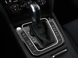 Volkswagen Passat Volkswagen Passat 1.4 TSI PHEV GTE | Panoramadak | Stoelverwarming |  Trekhaak | Side Assist | Camera | Carplay | Adaptive cruise | Park Assist | Matrix LED | Massage - afbeelding nr 21