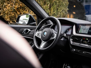 BMW 1 Serie BMW 1-serie 120i|PANO|H&K|M-PAKKET|KUIPSTOELEN|CAMERA|19'' - afbeelding nr 18