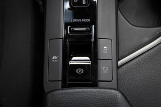Toyota C-HR Toyota C-HR 1.8 Hybrid 140 First Edition | Camera | Adaptive Cruise - afbeelding nr 19