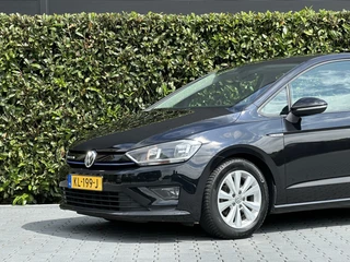 Volkswagen Golf Sportsvan Volkswagen Golf Sportsvan 1.0 TSI Connected Series, NL AUTO, NAP, ECC-AIRCO, NAVI, DODEHOEK, CRUISE, CAMERA, PARKEERSENSOREN, TREKHAAK, LICHTMETAAL 16