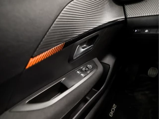 Peugeot 208 (APPLE CARPLAY, GROOT NAVI, PARKEERSENSOREN, SPORTSTOELEN, LANE ASSIST, CRUISE, NIEUWE APK, NIEUWSTAAT) - afbeelding nr 22