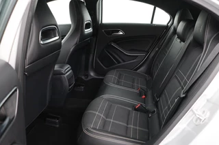 Mercedes-Benz A-Klasse Mercedes-Benz A-klasse 180 Urban | Stoelverwarming | Full LED |  Navigatie | Park Assist | Cruise control | Airco | Half leder | Sportstoelen - afbeelding nr 6