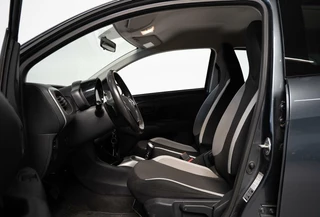 Toyota Aygo Aygo X-play | Automaat | All-Weather Banden | 2e eigenaar - afbeelding nr 24