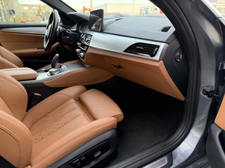 BMW 5 Serie BLUESTONE-METALLIC MET COGNAC LEER/PANO/ACC/CAMERA/STANDKACHEL/SFEER/DAB/CARPLAY/SHADOW-LINE/M-AERODYNAMIC - afbeelding nr 47