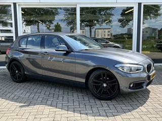 BMW 1 Serie BMW 1 Serie 118d Centennial Executive 50% deal 6.975,- ACTIE Trekhaak / LED / Sport stoelen / Stoel verwarming / PDC achter - afbeelding nr 1