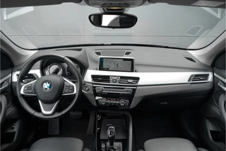 BMW X1 BMW X1 sDrive20i High Executive X-Line Camera Leer Head-Up - afbeelding nr 2