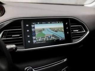 Peugeot 308 (PANORAMADAK, NAVIGATIE, CLIMATE, LEDER/ALCANTARA, CAMERA, LED KOPLAMPEN, SPORTSTOELEN, PARKEERSENSOREN, CRUISE, NIEUWE APK, NIEUWSTAAT) - afbeelding nr 9