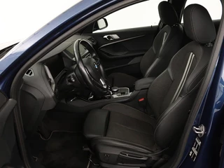 BMW 1 Serie BMW 1-serie 118i Intro Ed. | Carplay | Full LED | Sportstoelen  | Navigatie | Climate control | Bleutooth | PDC | Trekhaak | Sfeerverlichting - afbeelding nr 4