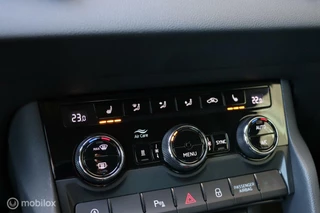 Škoda Karoq Skoda Karoq 1.5 TSI ACT Sportline / Trekh. / Navi / Carplay - afbeelding nr 22