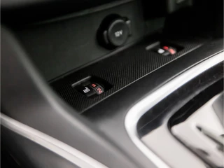 Peugeot 308 Peugeot 308 SW 1.2 PureTech Sport Automaat (PANORAMADAK, APPLE CARPLAY, STOELVERWARMING, ADAPTIVE CRUISE, SPORTSTOELEN, KEYLESS, GETINT GLAS, TREKHAAK, 360 CAMERA, NIEUWSTAAT) - afbeelding nr 11