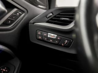 BMW 2 Serie Automaat (PANORAMADAK, M PAKKET, APPLE CARPLAY, HEAD-UP DISPLAY, MEMORY SEATS, STUUR/STOELVERWARMING, ADAPTIVE CRUISE, HARMAN/KARDON, CAMERA, 19'' VELGEN, NIEUWSTAAT) - afbeelding nr 26