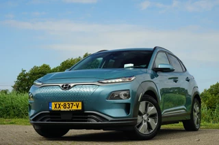 Hyundai Kona Hyundai Kona EV Premium 64 kWh Warmtepomp | Surf Blue | Leder/Stoelverwarming-koeling/LED/Carplay/Complete auto! - afbeelding nr 2