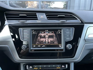 Volkswagen Touran Volkswagen Touran 1.4 TSI AUTOMAAT|NAVIGATIE|CAMERA|TREKHAAK|STOELVERWARMING|BLUETOOTH|MASSAGE STOEL - afbeelding nr 32