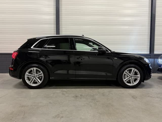 Audi Q5 Audi Q5 55 TFSI e quattro Competition 367PK S-Line PANO/LUCHTVERING/TREKHAAK/360CAMERA/MASSAGE/KEYLESS/MATRIX/VIRTUAL/CARPLAY/SFEER/19