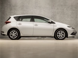 Toyota Auris Automaat (NAVIGATIE, CLIMATE, CAMERA, TREKHAAK, SPORTSTOELEN, CRUISE, PARKEERSENSOREN, KEYLESS, NIEUWE APK, NIEUWSTAAT) - afbeelding nr 4