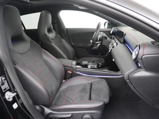 Mercedes-Benz CLA Mercedes-Benz CLA Shooting Brake 200 AMG // Panoramadak // Sfeerverlichting // Privacy Glas // 19