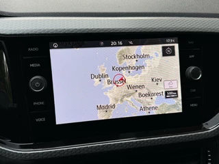 Volkswagen T-Cross Volkswagen T-Cross 1.0 TSI R-line Automaat | LED | Trekhaak |  Getint glas | Climate control | Cruise control adaptief | Lane assist | Dode hoek detectie | DAB | Navigatiesysteem | Inklapbare spiegels | Parkeersensoren voor en achter - afbeelding nr 11