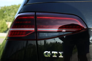 Volkswagen Golf Volkswagen Golf 7.5 GTI DSG / Vol Opties! / 230PK! / DSG / ACC / Pano / Virtual Cockpit / Camera / Navi / 19