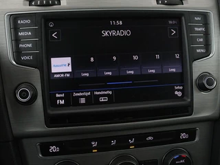 Volkswagen Golf Volkswagen Golf 1.0 TSI Connected Series | Carplay | Camera |  Navigatie | Climate control | Parkeerhulp | Cruise control | Sportstoelen - afbeelding nr 20