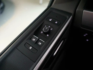 Volkswagen Transporter Volkswagen Transporter 2.0 TDI 150pk DSG L2H1 DC Bulli | 20 inch LMV | Spoilerpakket | Virtual cockpit - afbeelding nr 26