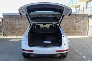 Audi Q5 Audi Q5 55 TFSI e Quattro Edition one | Pano | Camera | B&O | S-Line | Launch pakket onder andere voorzien van Panorama dak, sfeerverlichting, achteruitrijcamera, Bang & Olufsen, ACC, stuurverwarming, stoelverwarming, lane assist & keyless - afbeelding nr 21