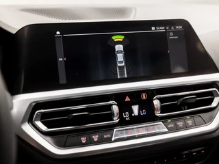 BMW 3 Serie BMW 3 Serie 320i M Sport 184Pk Automaat (APPLE CARPLAY, M PAKKET, GROOT NAVI, SFEERVERLICHTING, LEDER/ACANTARA, SPORTSTOELEN, GETINT GLAS, PARKEERSENSOREN, NIEUWE APK, NIEUWSTAAT) - afbeelding nr 25