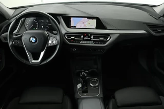 BMW 1 Serie BMW 1-serie 118i Advantage | Panoramadak | Stoelverwarming |  Camera | Sportstoelen | Full LED | Navigatie | Live Cockpit - afbeelding nr 7