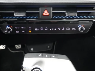 Kia EV6 - Sportstoelen - Panoramadak - 21 inch LM velgen - Navigatie - 360 graden camera - Fabrieksgarantie tot 11-2029 - afbeelding nr 38