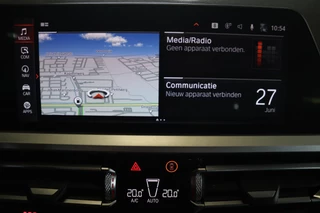 BMW 3 Serie BMW 3-serie 320i High Executive Edition (TREKHAAK, PARKEERSENSOREN, STOELVERWARMING, LEER, NAVIGATIE, NL-AUTO) - afbeelding nr 13