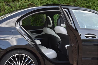 Mercedes-Benz C-Klasse Mercedes-Benz C-Klasse 200 AMG Line | NL-Auto | Open dak | HUD | 360 gr.camera | Trekhaak | Keyless | Mem.stoelen | Full LED | Vol - afbeelding nr 14
