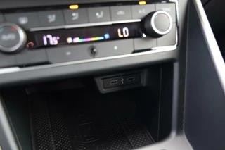 Volkswagen Polo Volkswagen Polo 1.0 TSI 95pk Comfortline Business Navi Clima ACC DAB+ CarPlay NL-Auto NAP! - afbeelding nr 26