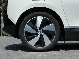 BMW i3 BMW i3 120Ah 42 kWh, PANO, NAVI, CRUISE, LED, ECC-AIRCO, CAMERA, STOELVERWARMING, LICHTMETAAL 18