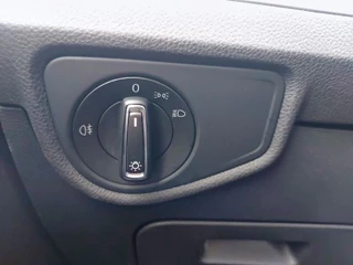 Volkswagen Touran Volkswagen Touran 1.5 TSI Comfortline 7p, airco,cruise,navigatie,app connect,wegklapbare trekhaak,parkeersensoren, - afbeelding nr 23