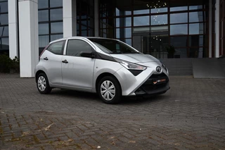 Toyota Aygo Toyota Aygo 1.0 VVTi X 5 deurs LED CarPlay Btw auto netto € 6150 - afbeelding nr 2