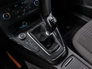 Ford Focus Ford Focus Wagon 1.0 EcoBoost 125pk Titanium | Origineel NL | Navi | Apple Carplay+Android Auto | Bi-Xenon | SONY Sound | Clima | Cruise | Keyless Entry | Pdc V+A+Assist+Camera | Privacy Glass | 17''lm - afbeelding nr 16