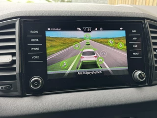 Škoda Karoq Skoda Karoq 1.5 TSI Sportline Automaat | Panoramadak | LED | Stoelverwarming | Adaptieve cruise control | Dode hoek detectie | Trekhaak uitklapbaar | Canton HiFi | Elektrisch bedienbare achterklep | Parkeersensoren voor en achter | Achteruitrijcamera - afbeelding nr 28
