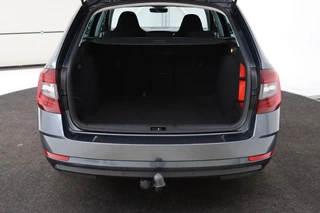 Škoda Octavia Skoda Octavia 1.0 TSI Style | Panoramadak | Stoelverwarming |  Adaptive cruise | Trekhaak | Carplay | Climate control | Sportstoelen - afbeelding nr 10