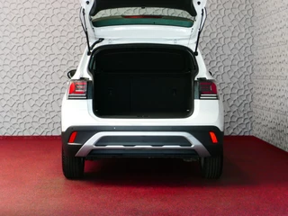 Volkswagen T-Cross Volkswagen T-Cross DE VERNIEUWDE T-CROSS 116PK VIR.COCKPIT LMV CARPLAY 2024 