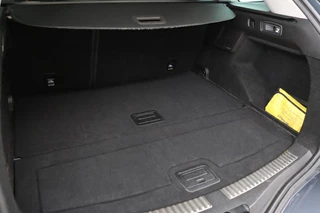 Renault Mégane Renault Mégane 1.3 TCe Limited | Carplay | Camera | Navigatie |  Sfeerverlichting | Keyless | Climate control | Cruise control | Parkeerhulp - afbeelding nr 25