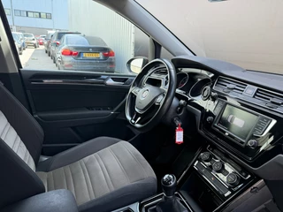 Volkswagen Touran Volkswagen Touran 1.2 TSI Highline 7p|Carplay|Allseasonbanden - afbeelding nr 21