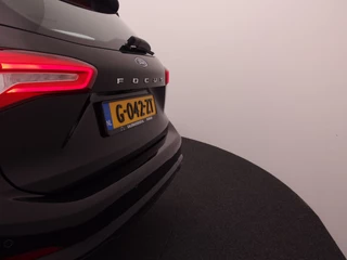 Ford Focus AUTOMAAT / TREKHAAK / FULL LED / KEYLESS / CARPLAY / NAVI / CLIMA / PDC / NL-AUTO - afbeelding nr 6
