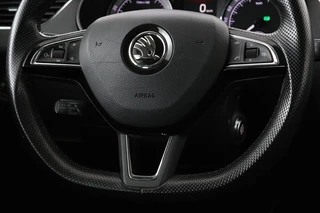 Škoda Octavia Skoda Octavia 1.0 TSI Style | Panoramadak | Stoelverwarming |  Adaptive cruise | Trekhaak | Carplay | Climate control | Sportstoelen - afbeelding nr 9