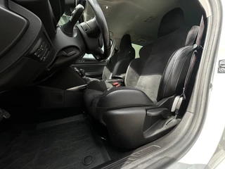 Renault Megane E-Tech Renault Megane E-Tech Estate 1.6 Plug-In Hybrid 160 R.S. Line - afbeelding nr 2