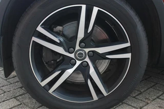 Volvo XC40 Volvo XC40 T5 Recharge R-Design | Panoramadak | Stoelverwarming | Parkeercamera | Keyless | Glossy Black - afbeelding nr 8
