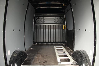 Iveco Daily Iveco Daily 35S18A8 3.0 180pk 352 L2H2 | Automaat | Navi | Camera | Adap. Cruise | Gev. Stoel | Clima | 3500kg trekgew. | Lease 663,- p/m - afbeelding nr 9